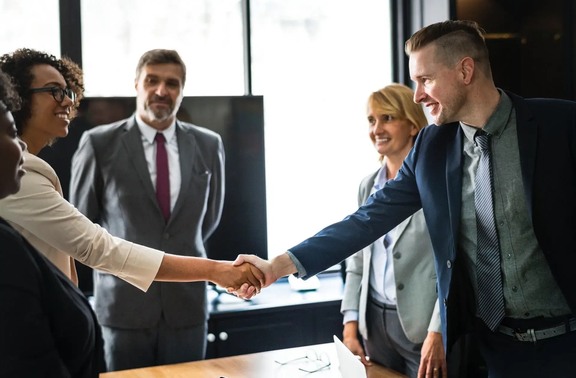businessmen-businesspeople-businesswomen-1249158-2880w
